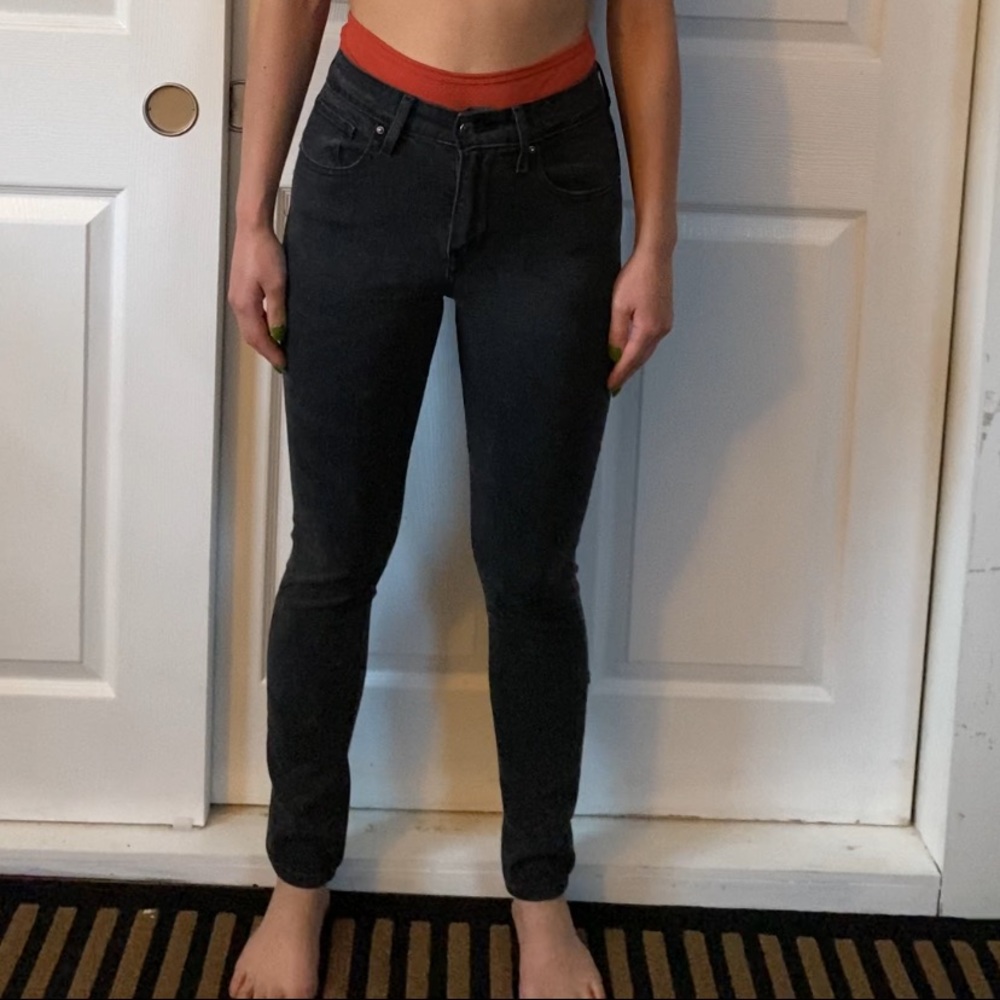 Levi’s high rise black skinny jeans 27